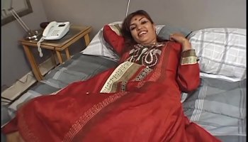 भारतीय लड़की कर रही है उसकी पहली पोर्न कास्टिंग और हो जाता है उसका चेहरा पूरी तरह से शुक्राणु के साथ कवर किया गया